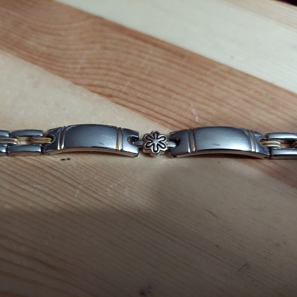 Stainless Steel Silver/Gold Flower Link Bracelet - Picture 2 of 4